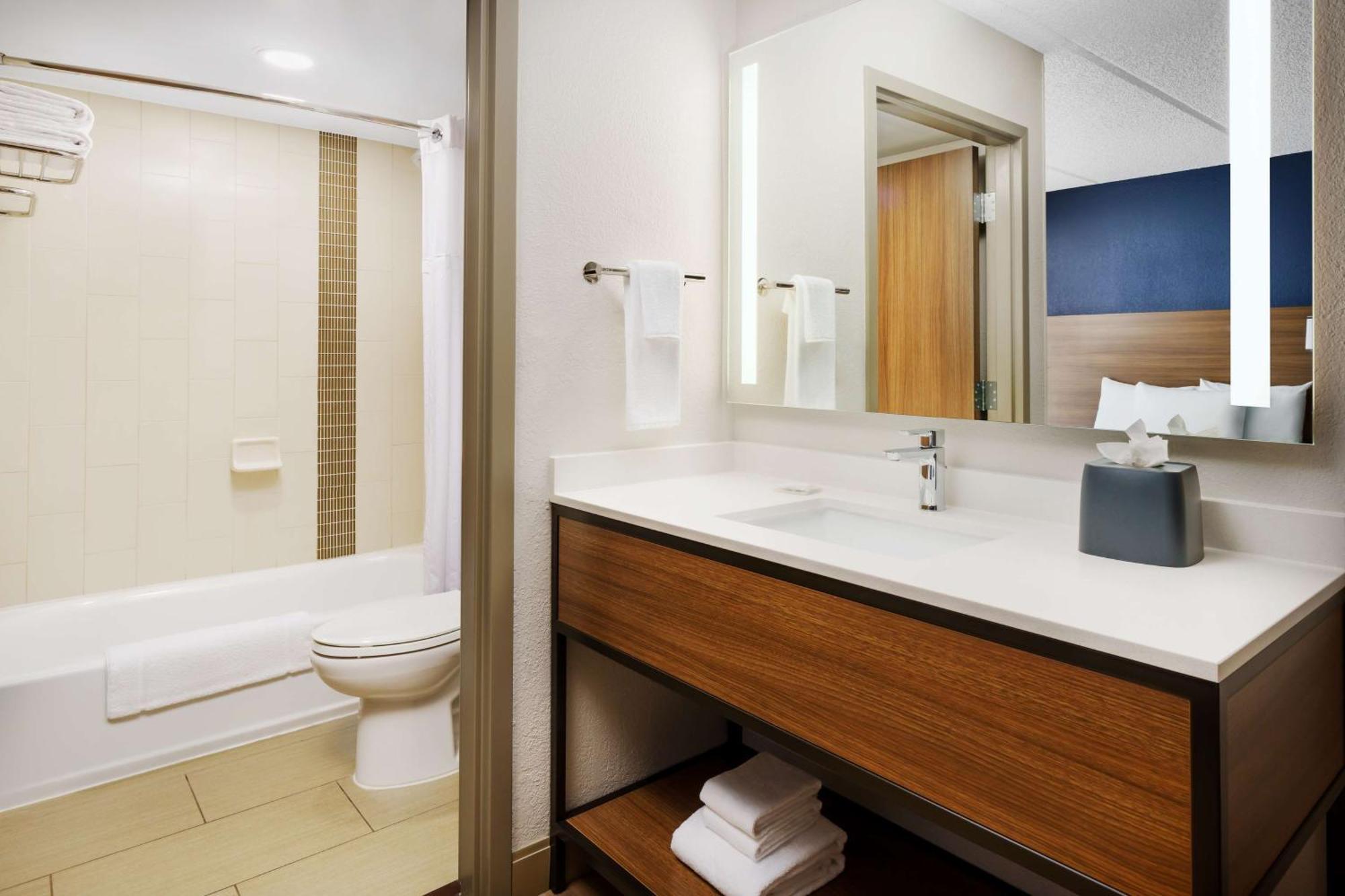 Hyatt Place Across From Universal Orlando Resort Extérieur photo